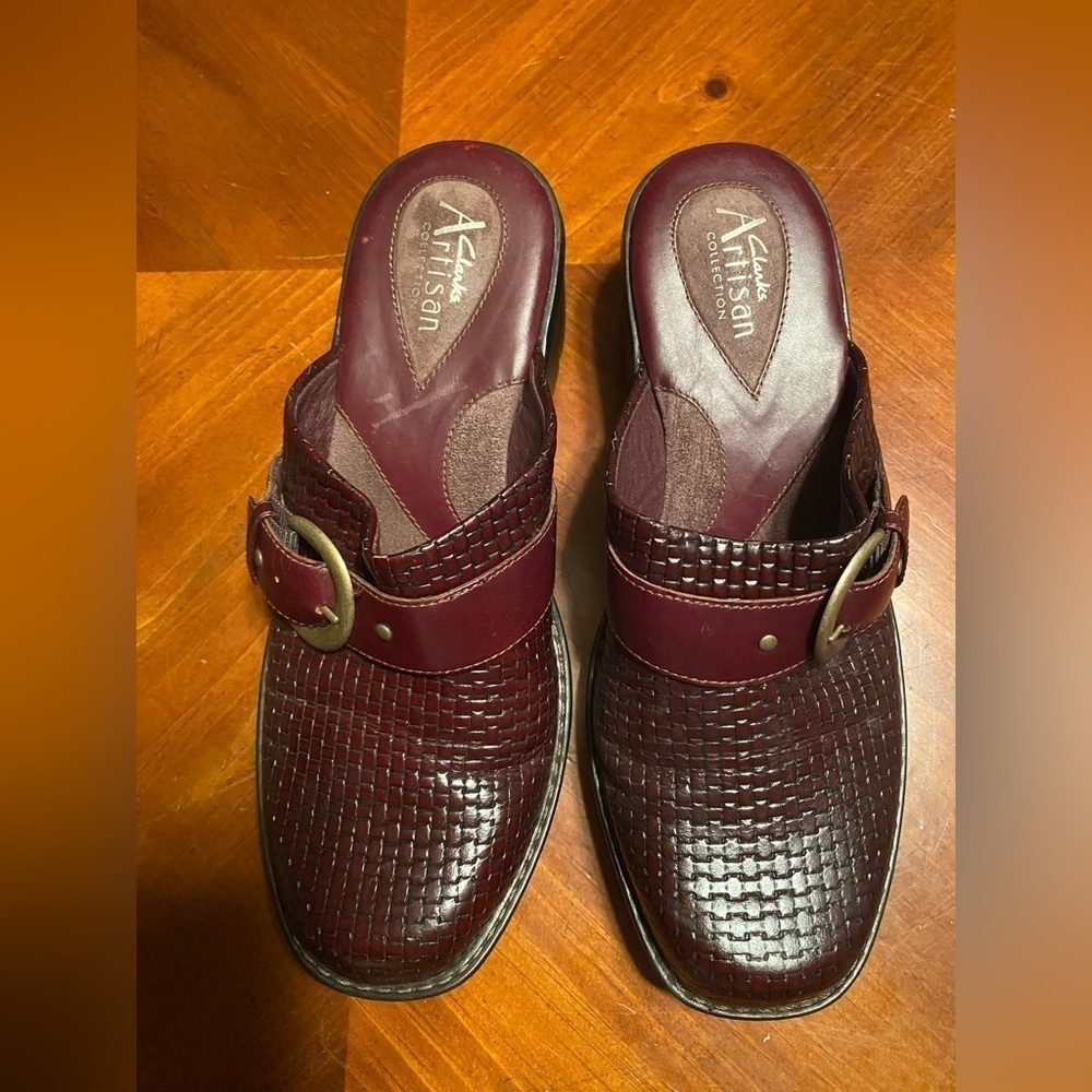 Clarks Artisan Wedge Heel Clogs Womens Size 7.5 M Burgundy Pebbled Leather